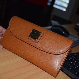 Dooney and Bourke Wallet , Excellent shape, Cognac.